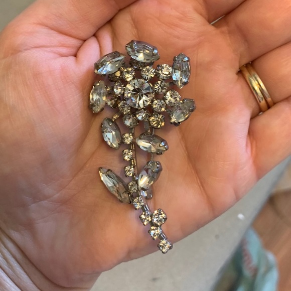 2/$40 Vintage Mid-Century Flower Rhinestone Brooch - Picture 3 of 3